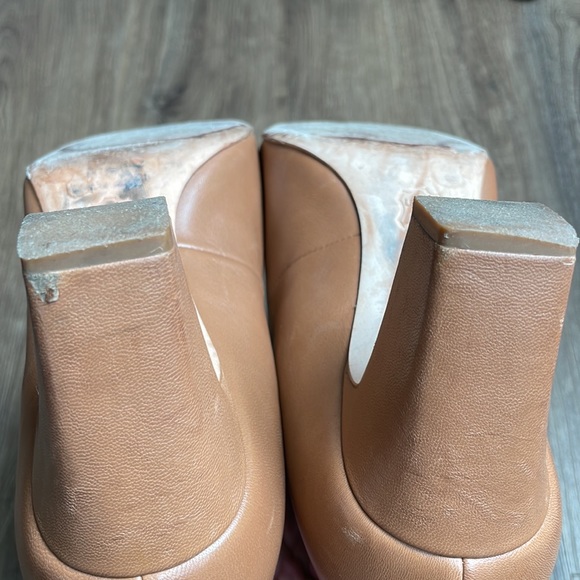 Tory Burch Laura heels size 9.5 tan color - Picture 6 of 7